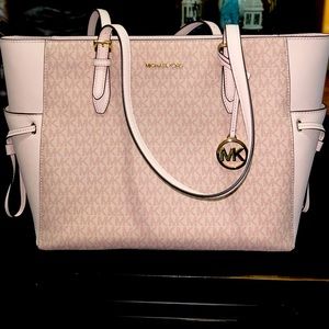 MICHAEL KORS GILLY HANDBAG
